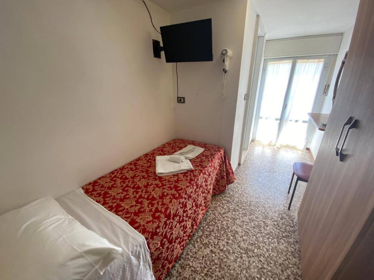Hotel Nanni Garnì Rimini Esterno foto