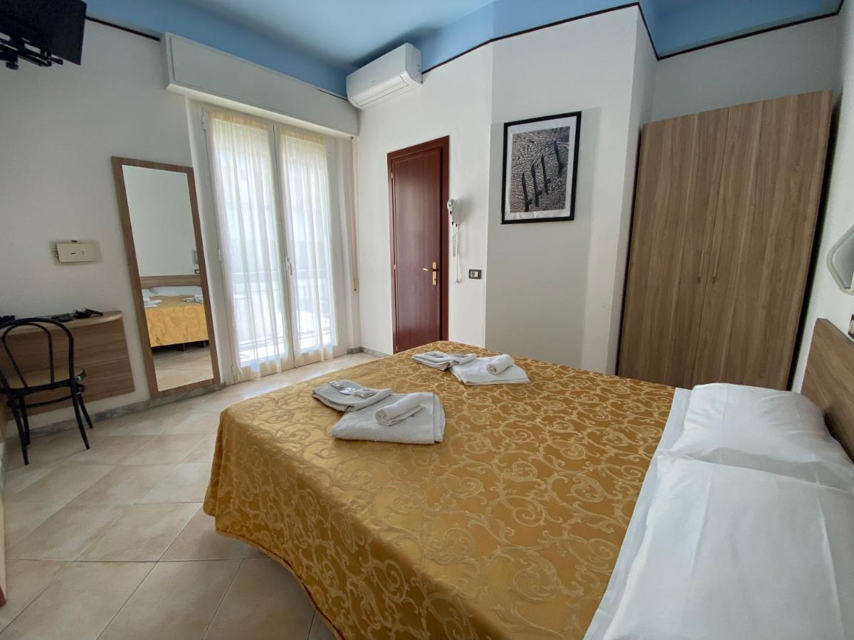 Hotel Nanni Garnì Rimini Esterno foto