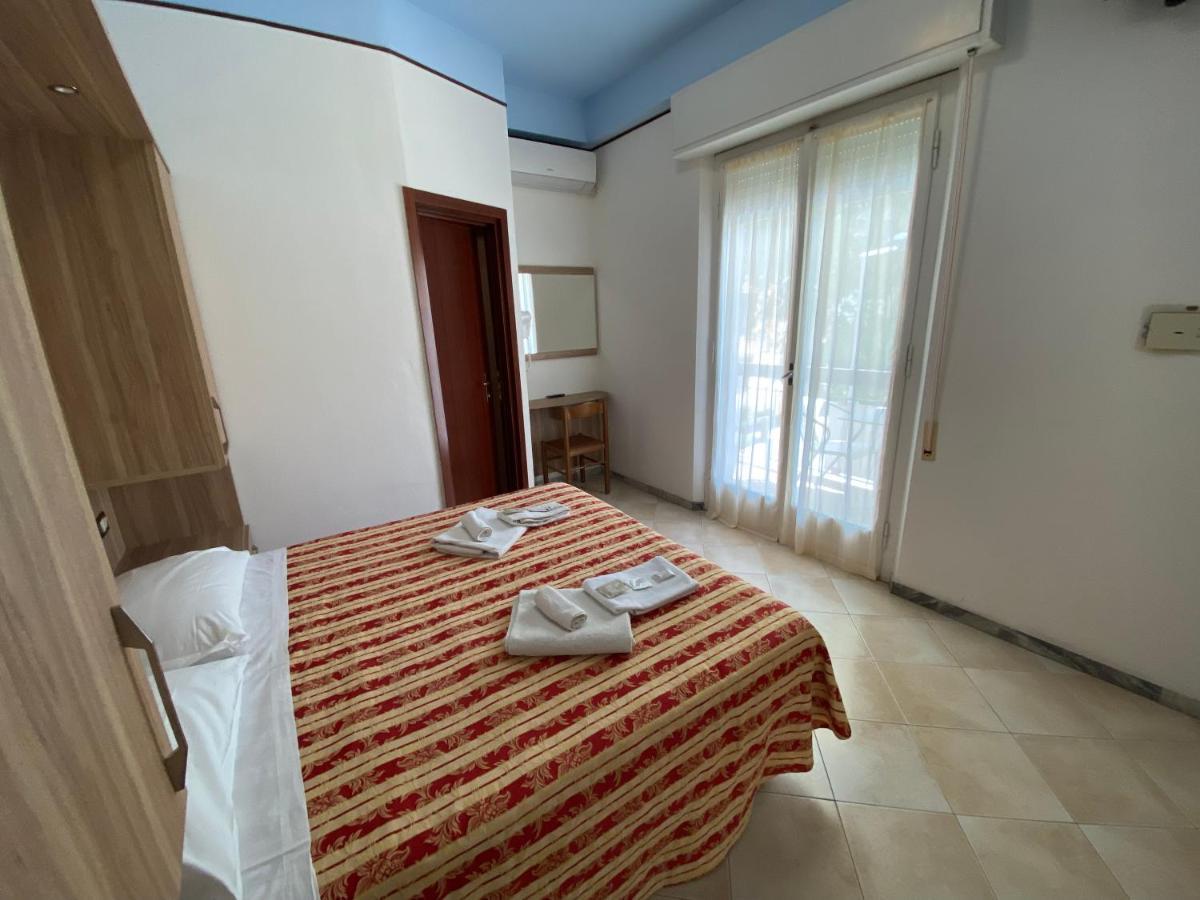 Hotel Nanni Garnì Rimini Esterno foto