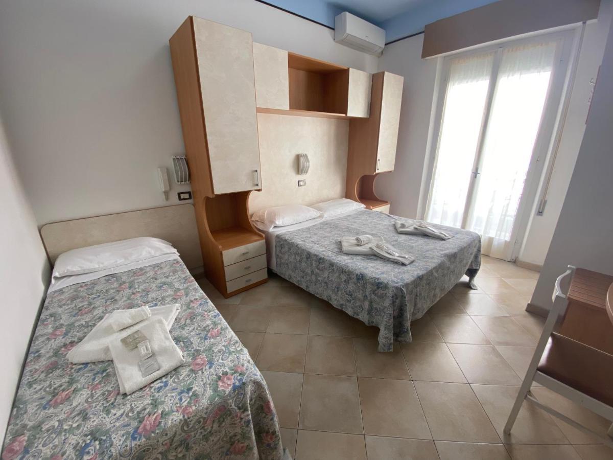 Hotel Nanni Garnì Rimini Esterno foto