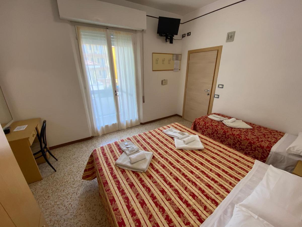 Hotel Nanni Garnì Rimini Esterno foto