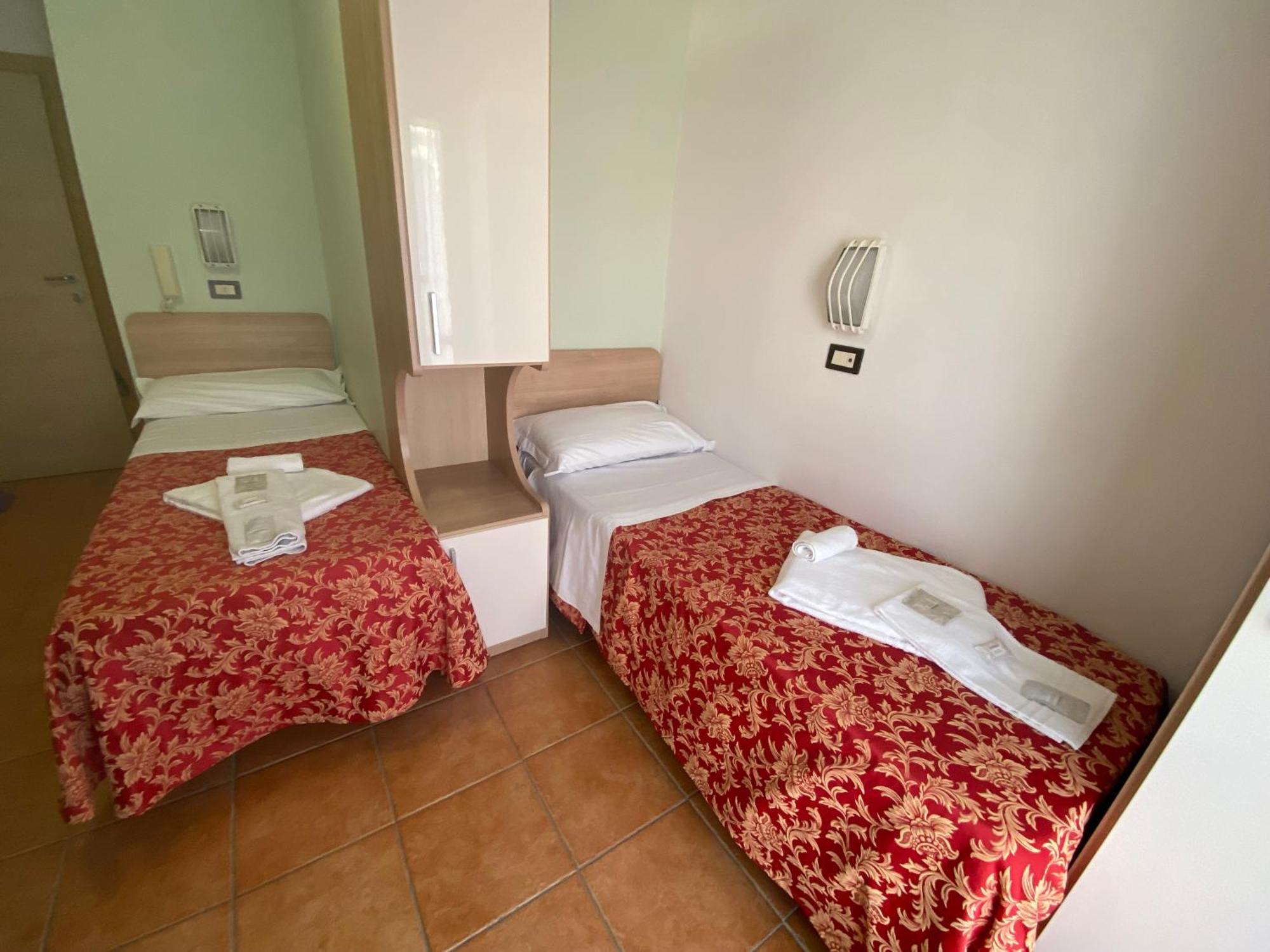 Hotel Nanni Garnì Rimini Camera foto